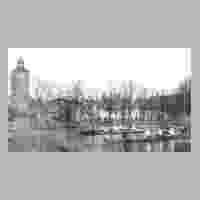 111-3200 Ruderer auf dem ueberschwemmten Rasensportplatz in Wehlau am 24.04.1929.jpg